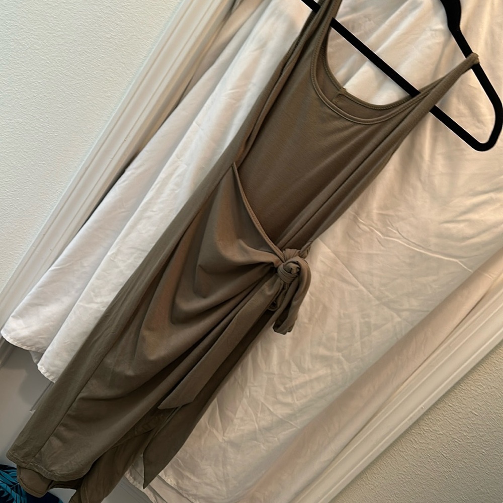 Green fitted dress with wrap